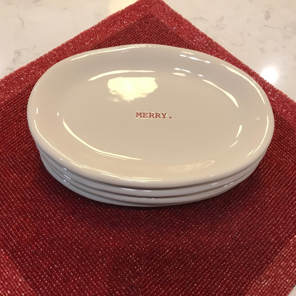 🎄 Holiday appetizer plate set (set of 4) — super cute!
